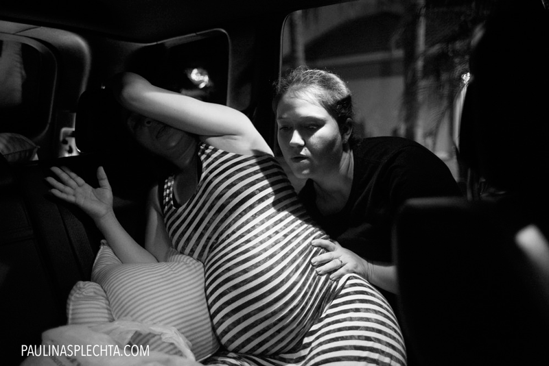 Женщина родила ребенка за рулем автомобиля в Волынской области (видео)