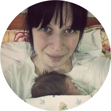 «Знали бы они, откуда он вылез, — вообще расстреляли бы!»: Полина Волошина рассказывает историю травли в инстаграме, которую ей устроили за послеродовые фотографии