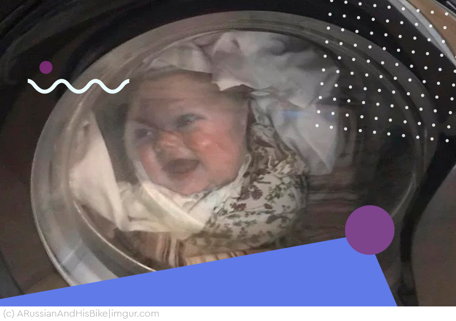 Женщина застряла в машинке. Младенец в стиральной машине. Смерти ребёнка в стиральной машине. Детей засовывают в стиральную машину. Ребенок залез в стиралку.
