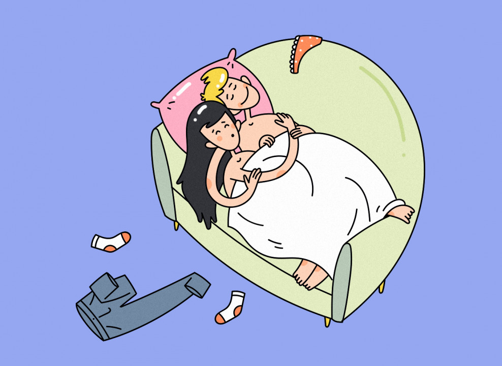 На картинке: два человека лежат под одеялом, вокруг разбросана одежда. Иллюстрация Настасьи Железняк для НЭН