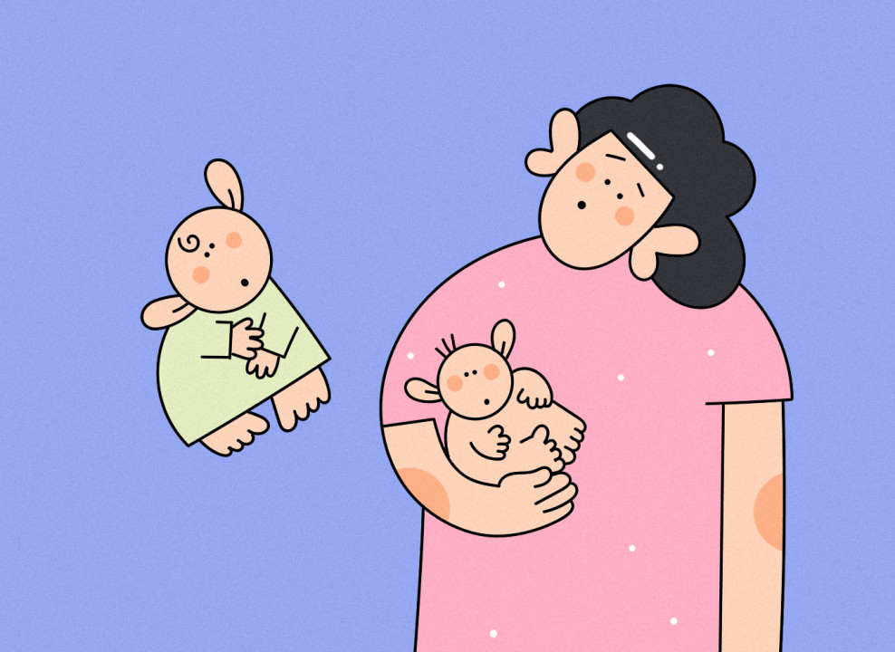 На картинке: женщина держит младенца, рядом ребенок постарше. Иллюстрация Настасьи Железняк для НЭН