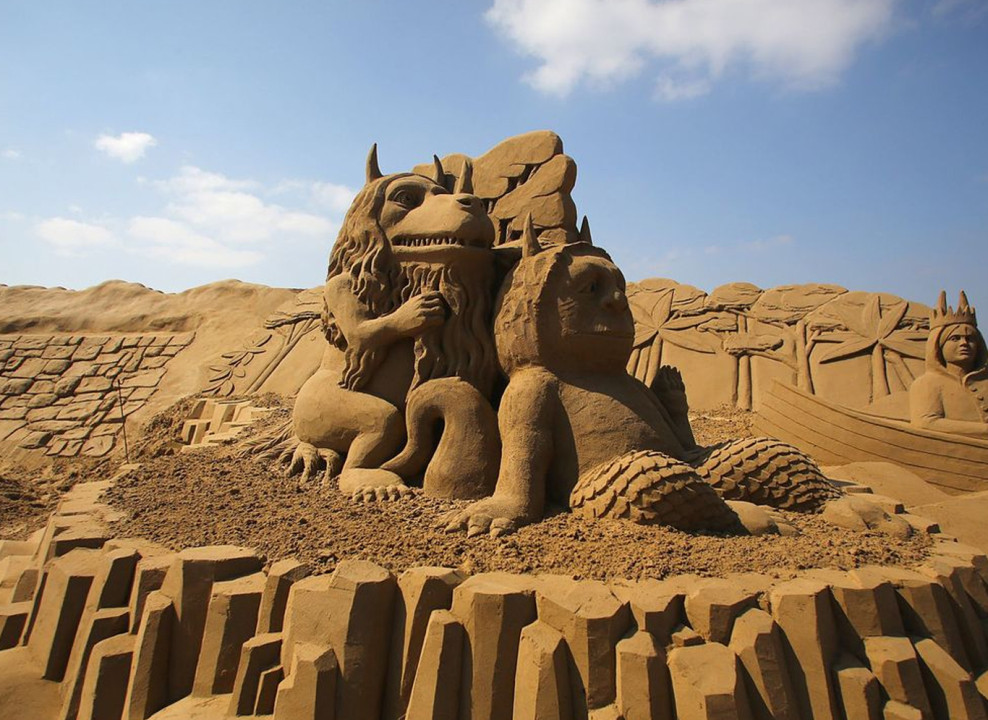 На фото: комплекс песчаных скульптур Sandland в Анталье