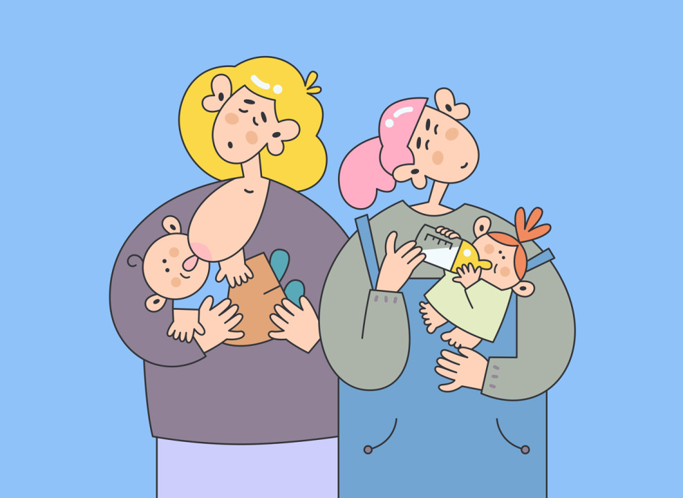Мама кормит младенца грудью. Мама кормит ребенка из бутылочки. Иллюстрации Данила Никольченко для НЭН 