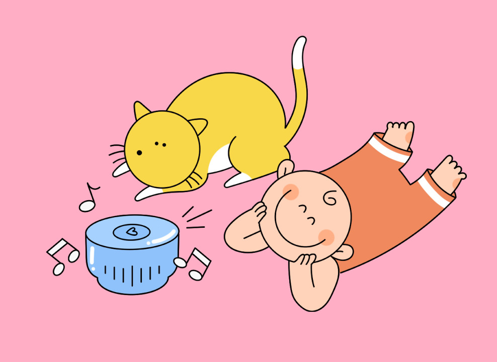 Ребенок и кот слушают музыку на колонке. Иллюстрация Насти Железняк для НЭН 