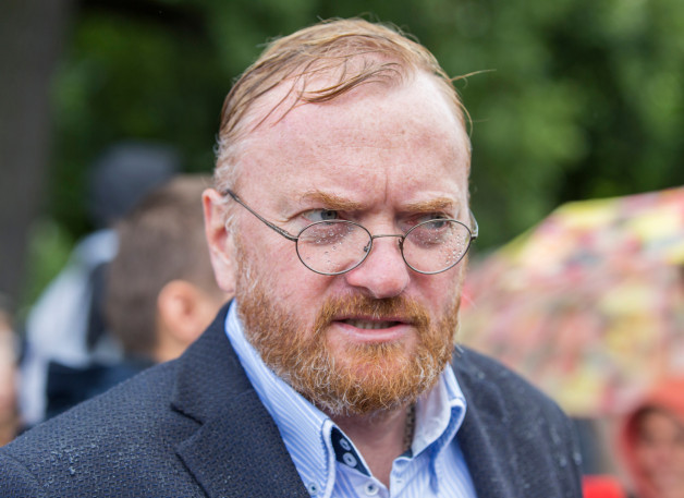 Милонов предложил выдавать беременным женщинам специальные значки