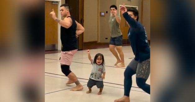 Скриншот: видео из соцсетей* Ке Кай О Кахики и Каэхукай Берк | kekaiokahiki | kaehukaiburke