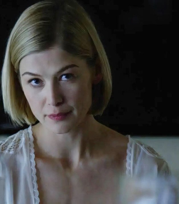 Кадр из фильма «Исчезнувшая» 2014 | Студии производства: 20th Century Fox Film Corporation | Artemple - Hollywood | New Regency Pictures | Pacific Standard | Regency Enterprises | TSG Entertainment