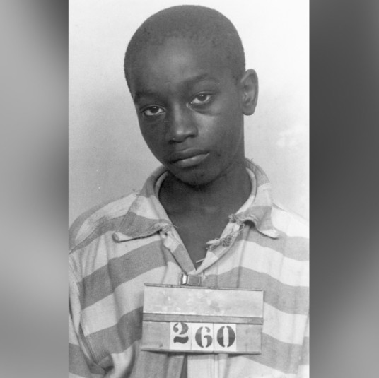 Фото: Джордж Джуниус Стинни, тюремное фото, 1944 | South Carolina Department of Archives and History | Wikimedia Commons | Общественное достояние