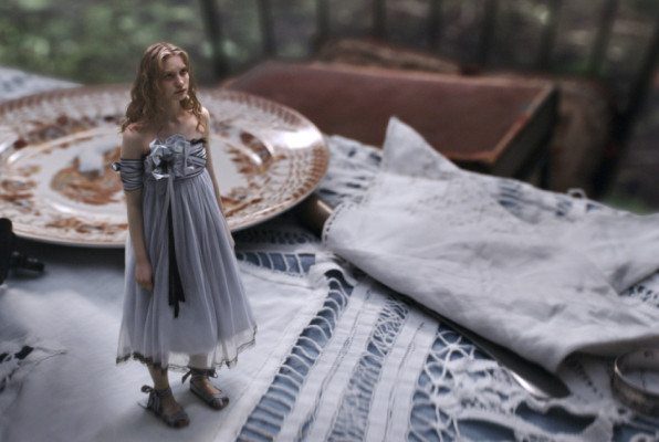 Кадр из фильма «Алиса в Стране чудес» 2010 | Студии производства: Walt Disney Pictures | The Zanuck Company | Roth Films | Team Todd | Tim Burton Productions