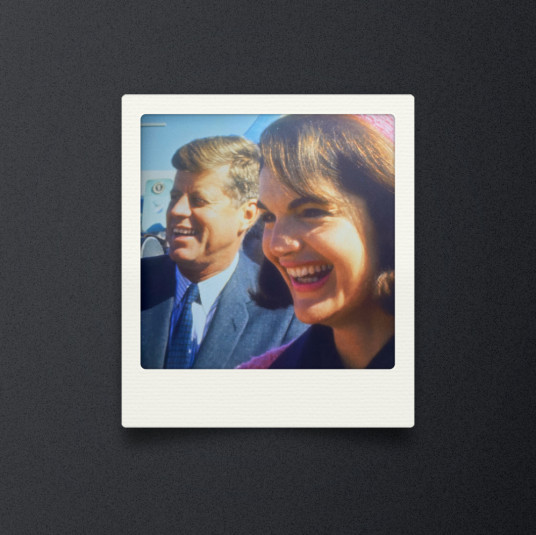 Нью-Йорк, США, 29 марта 2024: Выставка в Музее бесстрашных людей Манхэттена «Аполлон: когда мы отправились на Луну». Президент Джон Кеннеди и Жаклин Ли Кеннеди Онассис | Фото: TMP - An Instant of Time | Shutterstock | Fotodom