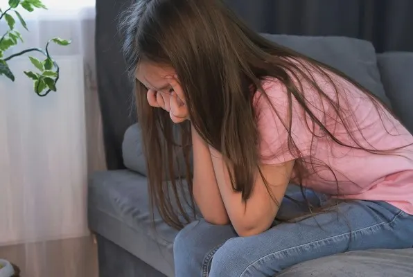 12-летнюю девочку родители не пустили на мероприятие – она пообещала больше никогда не разговаривать с ними