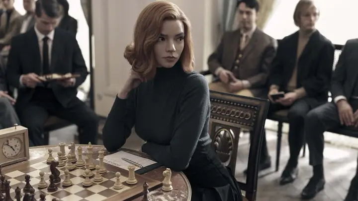 Кадр из сериала «Ход королевы»